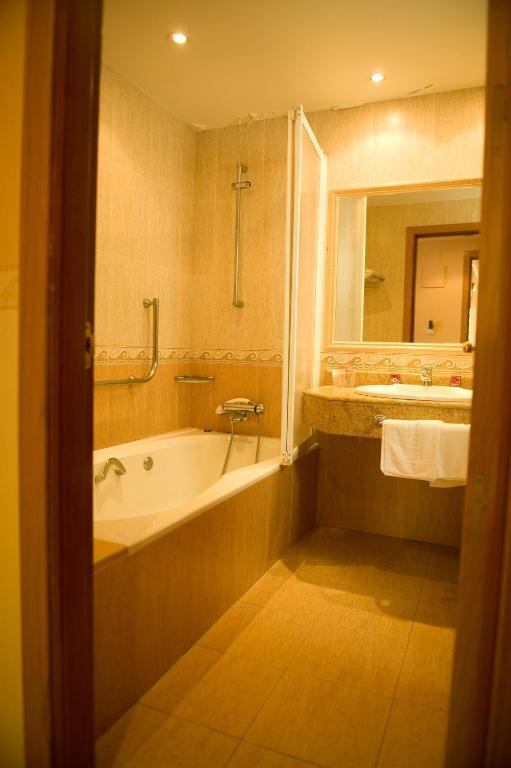 Hotel La Maruxina La Alameda de la Sagra Room photo